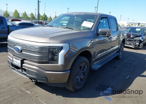 2023 Ford F-150 Lightning Lariat z USA, uszkodzony, nr VIN 1FTVW1EL0PWG22697